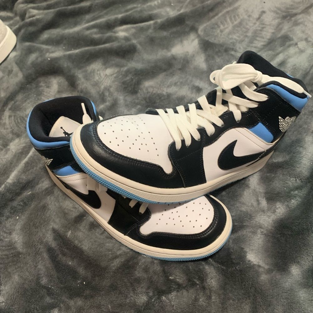 Air Jordan 1 Mid Size 11